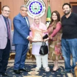 تكريم آمال إسماعيل بعد حصولها على الدكتوراه في 83 عامًا