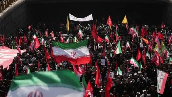 انطلاق موكب جنازة المرشد الإيراني في طهران