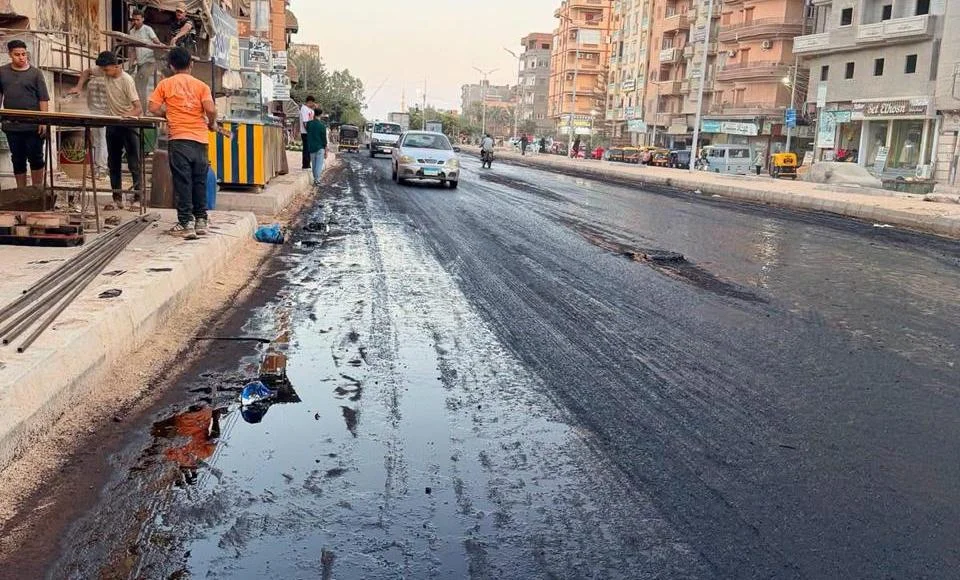 بدء رصف طريق المستشفى بمدينة مطوبس