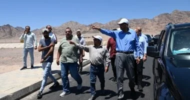 متابعة مشروعات رصف نويبع لدعم التنمية بجنوب سيناء