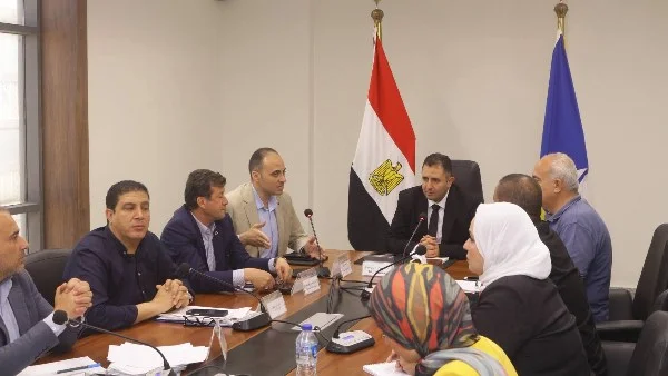 استكمال رصف طريق البُنة في دمياط