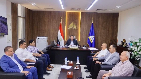 محافظ دمياط يتباحث مع النواب حول احتياجات المواطنين