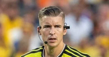 الفرنسي ليتكسير يقود مباراة مصر والأرجنتين في كأس العالم