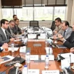 وزراء الصناعة والعمل يعززان التعاون لدعم الاستثمار