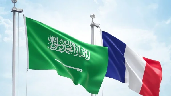 فرنسا تسعى لنشر بعثة دفاعية في مضيق هرمز