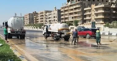 رفع آثار الشوكولاتة على طريق مصر - الفيوم في الجيزة