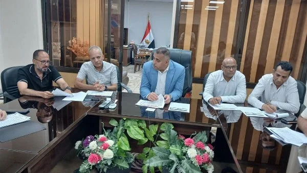 اجتماع حول خطة التنمية في الخارجة بالوادي الجديد