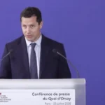 فرنسا تنفي إغلاق سفارتها في طهران وتؤكد موقفها الحازم