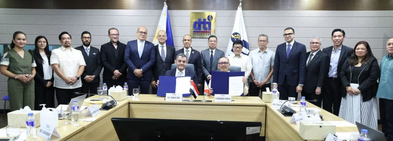 وزير الخارجية يتحدث مع رجال الأعمال الفلبينيين
