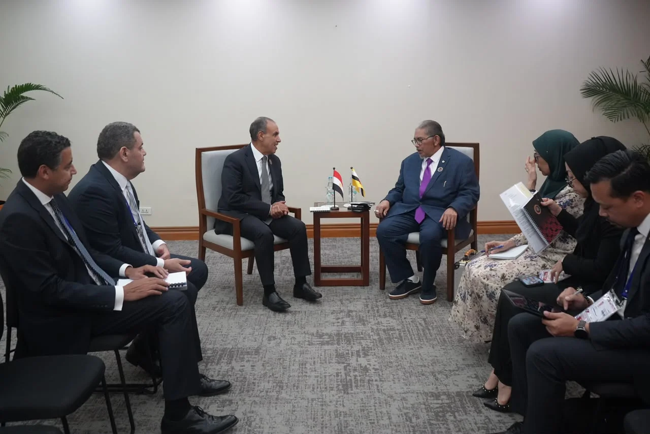 بحث سبل تعزيز العلاقات الثنائية مع بروناي