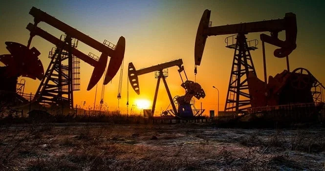 تراجع أسعار النفط بفعل جهود دبلوماسية لإنهاء الصراع