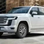 تويوتا تقترب من كشف لاندكروزر 300 المحدثة