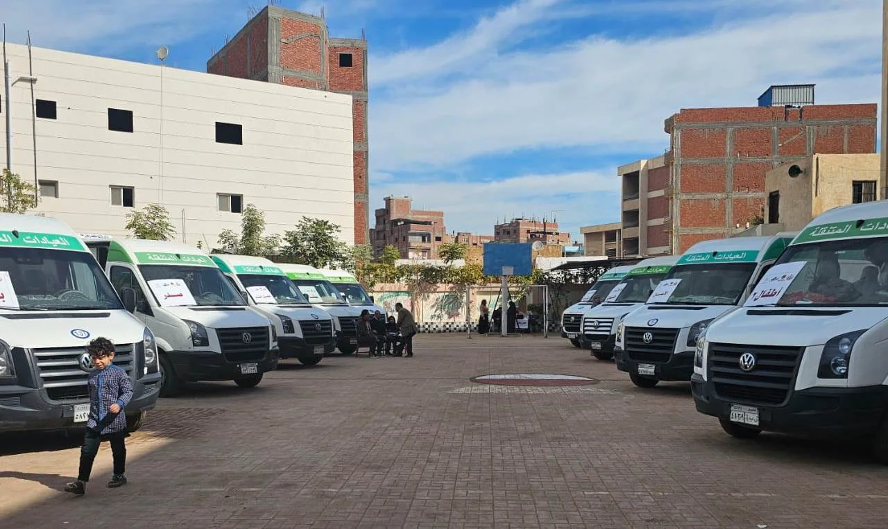 قافلة طبية مجانية تقدم خدماتها لـ 1234 مواطنًا في دمياط