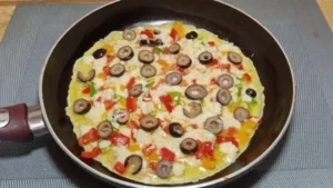 طريقة عمل بيتزا البيض خطوة بخطوة