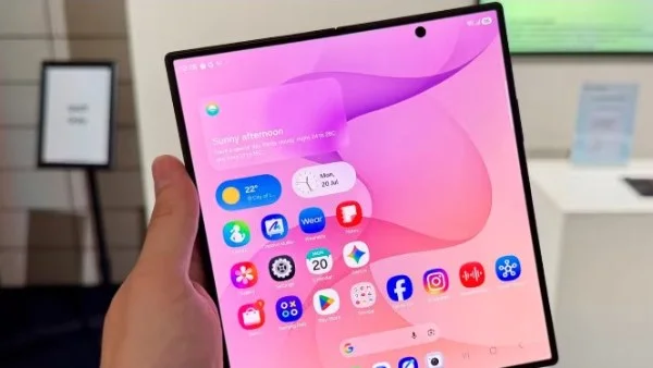سعر سامسونج Galaxy Z Fold 8 Ultra وهندسته الفاخرة