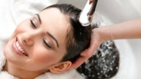 4 خطوات لتحظى بشعر صحي ولامع