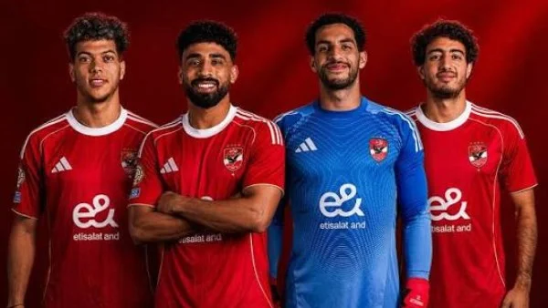 الأهلي يجدد عقود لاعبيه الأساسيين في ظل العروض الاحترافية