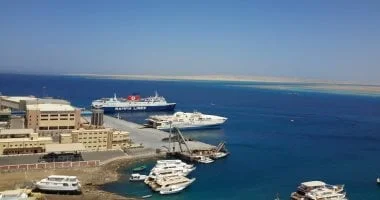 تحركات موانئ البحر الأحمر وتداول 12 ألف طن من البضائع