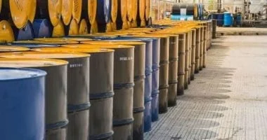 تراجع أسعار النفط بعد تعليق الهجمات الأمريكية على إيران