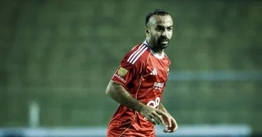 أفشة يسعى لحسم مستقبله مع الأهلي بلقاء مع عموتة
