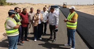 متابعة أعمال رفع كفاءة طريق الخارجة أسيوط