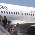 إير كايرو توقف مضيفة طيران وتحيلها للتحقيق بسبب إساءتها