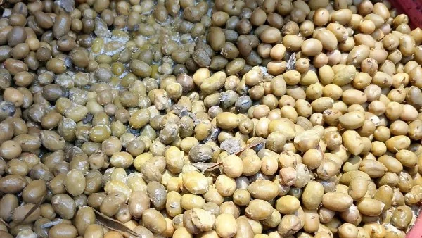 ضبط 33 طن مخللات غير صالحة للاستهلاك في المنوفية