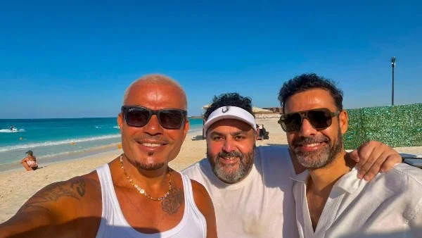 شيكو ينشر لقطات من إجازته الصيفية مع عمرو دياب وأمير طعيمة